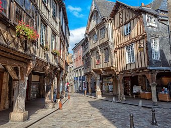 Höhepunkte Nordfrankreichs - Paris, Loire-Tal & Normandie - Mittelalterliche Häuser in Dinan