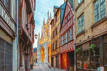 Höhepunkte Nordfrankreichs - Paris, Loire-Tal & Normandie - Fachwerkhäuser und Kathedrale in Rouen
