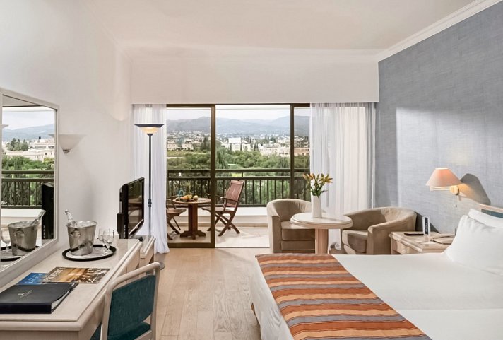 Coral Beach Hotel & Resort - Wohnbeispiel Doppelzimmer Bergblick (Zimmercodierungen DBB & DP1)