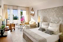Azia Resort & Spa - Wohnbeispiel Juniorsuite MB mit Außen-Whirlpool (Zimmercodierung JBM.JMM)