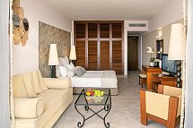 Azia Resort & Spa - Wohnbeispiel Juniorsuite (Zimmercodierungen JMG, JBM & JMM)
