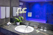 Azia Resort & Spa - Badbeispiel (Zimmercodierung JMM)