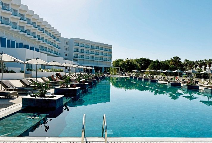 Cali Resort & Spa - Designed for adults by Louis Hotels