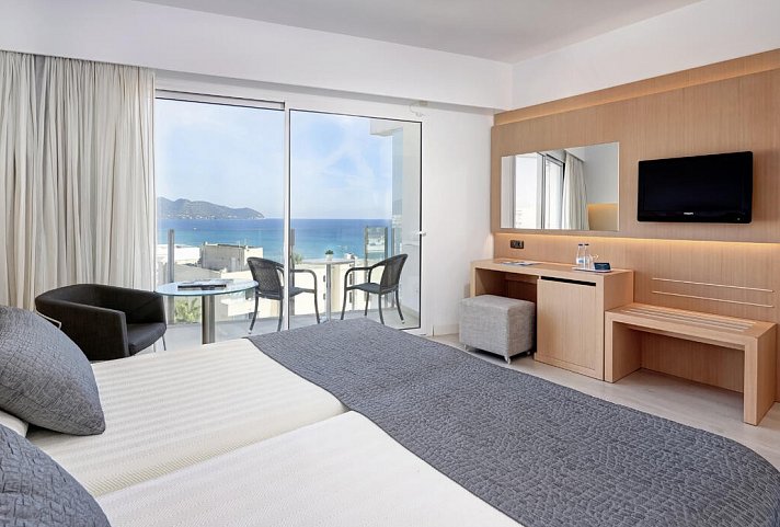 CM Playa del Moro - Wohnbeispiel Doppelzimmer seitl. Meerblick (Zimmercodierungen DPN, D1N & D2N)