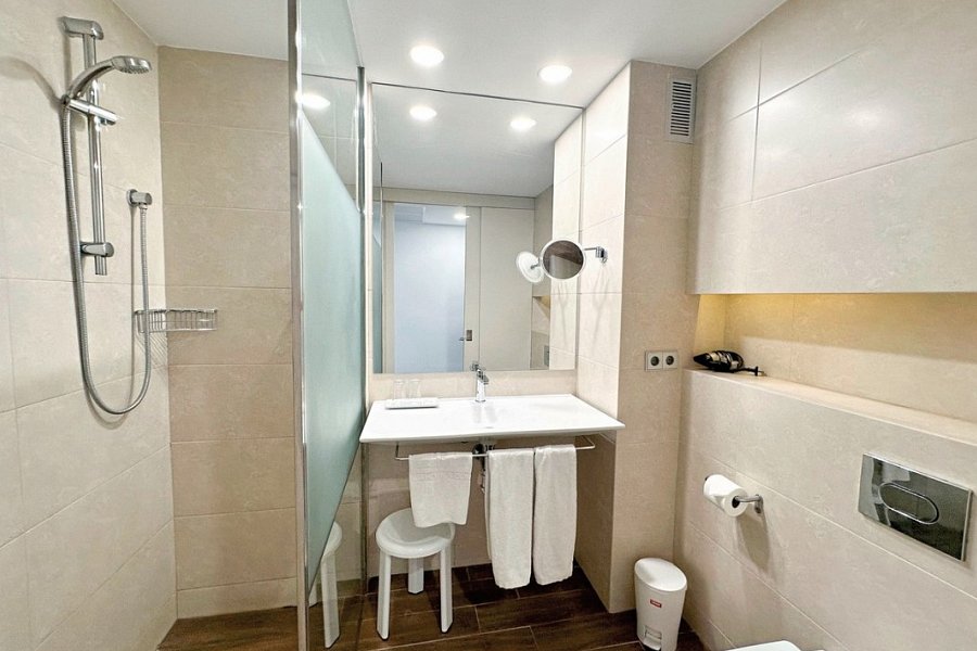 Eix Platja Daurada & Spa - Beispiel Bad (Zimmercodierungen DB1, DB2, DC1, DC2, D1N, D2N, DB3, DB4, DC3, DC4, D3N, DC6 & D4N)