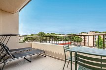 Guya Wave - Wohnbeispiel Doppelzimmer Premium Poolblick (Zimmercodierung DMP)