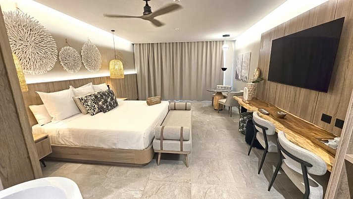 Serenade Caribe Club Family Beach Resort - Modellbild Elite Junior Suite (Zimmercodierungen JLG & JLQ)