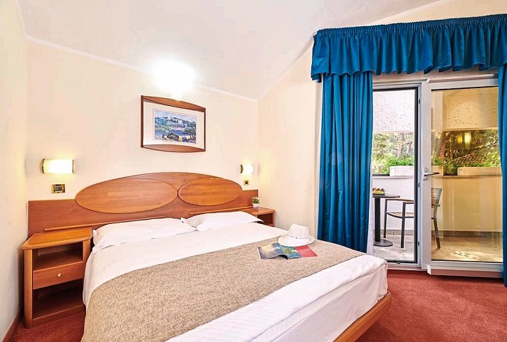 Villa Galijot Plava Laguna - Wohnbeispiel Familienzimmer Meerseite (Zimmercodierung FBC)