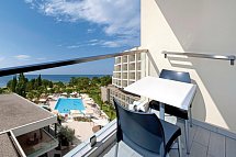 Materada Plava Laguna - Balkonbeispiel Doppelzimmer Superior Meerblick (Zimmercodierungen DSM, DS1 & F1M)