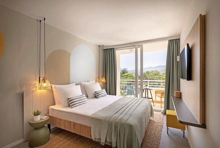 Sunny Rabac by Valamar - Wohnbeispiel Zimmer für 2 Meerseite (Zimmercodierung DBC)