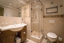Erlebnishotel Colosseo - Wohnbeispiel Standardzimmer (Zimmercodierungen DB1, EB1, TB1, RB1, DX1, EX1, TX1, RX1, DX2, EX2, TX2, RX2, DS3, ES3, TS3, RS3, FB1, FX1, FX2, FX3, DB2, EB2, TB2, RB2, XB1, XB2, XB3 & XB4)