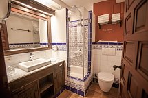 Erlebnishotel El Andaluz - Wohnbeispiel Standardzimmer (Zimmercodierungen DB1, EB1, TB1, RB1, DX1, EX1, TX1, RX1, DX2, EX2, TX2, RX2, DS3, ES3, TS3, RS3, FB1, FX1, FX2, FX3, XB1, XB2, XB3 & XB4)
