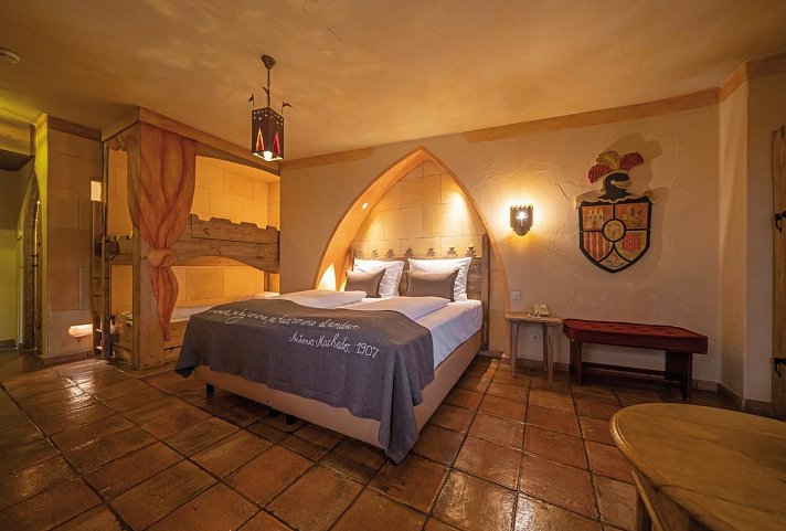 Burghotel Castillo Alcazar - Wohnbeispiel Standardzimmer (Zimmercodierungen DB1, EB1, TB1, RB1, DX1, EX1, TX1, RX1, DX2, EX2, TX2, RX2, DS3, ES3, TS3, RS3, FB1, FX1, FX2 & FX3)