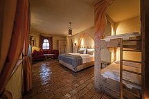 Burghotel Castillo Alcazar - Wohnbeispiel Standardzimmer (Zimmercodierungen DB1, EB1, TB1, RB1, DX1, EX1, TX1, RX1, DX2, EX2, TX2, RX2, DS3, ES3, TS3, RS3, FB1, FX1, FX2, FX3, XB1, XB2, XB3 & XB4)