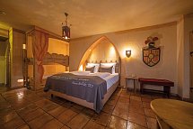 Burghotel Castillo Alcazar - Wohnbeispiel Standardzimmer (Zimmercodierungen DB1, EB1, TB1, RB1, DX1, EX1, TX1, RX1, DX2, EX2, TX2, RX2, DS3, ES3, TS3, RS3, FB1, FX1, FX2, FX3, XB1, XB2, XB3 & XB4)