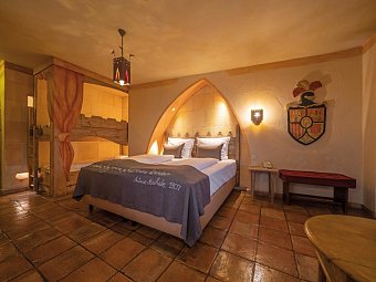 Burghotel Castillo Alcazar - Wohnbeispiel Standardzimmer (Zimmercodierungen DB1, EB1, TB1, RB1, DX1, EX1, TX1, RX1, DX2, EX2, TX2, RX2, DS3, ES3, TS3, RS3, FB1, FX1, FX2, FX3, XB1, XB2, XB3 & XB4)