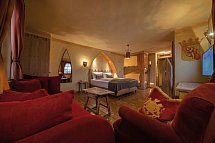 Burghotel Castillo Alcazar - Wohnbeispiel Standardzimmer (Zimmercodierungen DB1, EB1, TB1, RB1, DX1, EX1, TX1, RX1, DX2, EX2, TX2, RX2, DS3, ES3, TS3, RS3, FB1, FX1, FX2, FX3, XB1, XB2, XB3 & XB4)