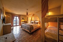 Burghotel Castillo Alcazar - Wohnbeispiel Standardzimmer (Zimmercodierungen DB1, EB1, TB1, RB1, DX1, EX1, TX1, RX1, DX2, EX2, TX2, RX2, DS3, ES3, TS3, RS3, FB1, FX1, FX2, FX3, XB1, XB2, XB3 & XB4)