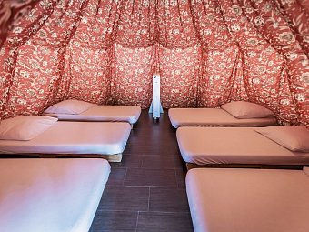 Tipi Town - Wohnbeispiel 6-Bett-Zelt (Zimmercodierungen CB1, CB2, CB3 & CB4)