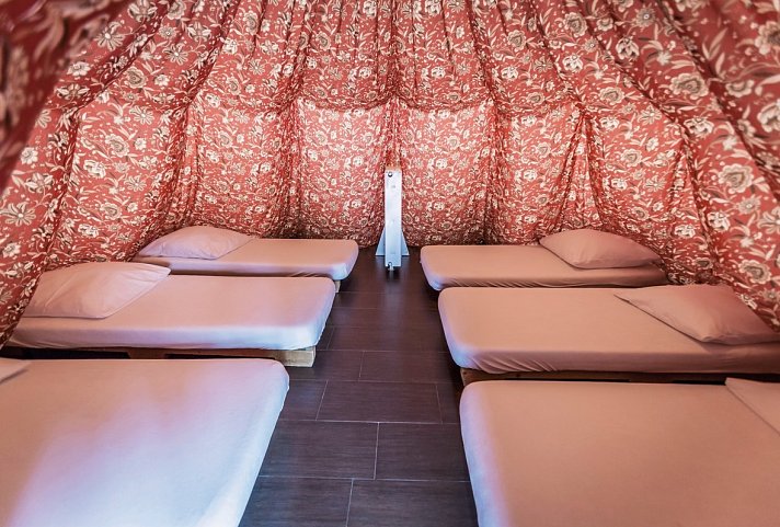 Tipi Town - Wohnbeispiel 6-Bett-Zelt (Zimmercodierungen CB1, CB2, CB3 & CB4)