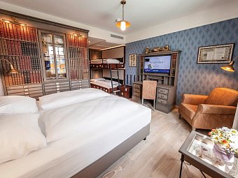 Erlebnishotel Krønasår - The Museum-Hotel - Wohnbeispiel Standardzimmer (Zimmercodierungen DB1, EB1, TB1, RB1, DX1, EX1, TX1, RX1, DX2, EX2, TX2, RX2, DS3, ES3, TS3, RS3, FB1, FX1, FX2, FX3, DB2, EB2, TB2, RB2, XB1, XB2, XB3 & XB4)