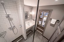 Erlebnishotel Krønasår - The Museum-Hotel - Wohnbeispiel Standardzimmer (Zimmercodierungen DB1, EB1, TB1, RB1, DX1, EX1, TX1, RX1, DX2, EX2, TX2, RX2, DS3, ES3, TS3, RS3, FB1, FX1, FX2, FX3, DB2, EB2, TB2, RB2, XB1, XB2, XB3 & XB4)