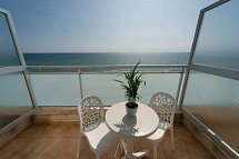 4R Miramar Calafell - Balkonbeispiel Doppelzimmer Meerblick (Zimmercodierung DBM)