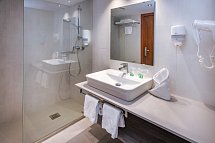 4R Miramar Calafell - Badbeispiel Doppelzimmer (Zimmercodierungen DB1, DP1 & DBM)