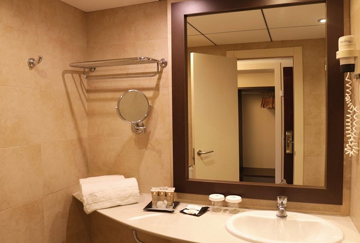 Golden Port Salou & Spa - Badbeispiel (Zimmercodierungen DB1 & DBP)