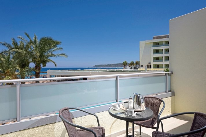 Avra Beach Resort - Wohnbeispiel Familienzimmer Gartenblick (Zimmercodierung F1G)