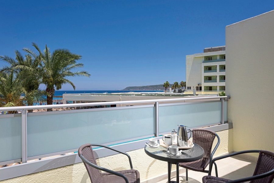 Avra Beach Resort - Wohnbeispiel Familienzimmer Gartenblick (Zimmercodierung F1G)