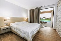 Kresten Palace Hotel - Wohnbeispiel Deluxe Swim Up (Zimmercodierung DDQ)