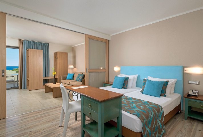 Olympic Palace - Wohnbeispiel Familienzimmer Meerblick (Zimmercodierung F1M)