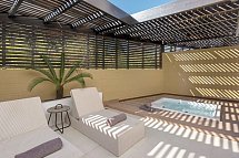 Aulus Lindos Rhodes, Curio Collection by Hilton - Wohnbeispiel Tropical Bungalow Open Plan Suite mit Whirlpool (Zimmercodierung B2G)