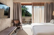 Aulus Lindos Rhodes, Curio Collection by Hilton - Wohnbeispiel Suite Tropical Pavilion 2 SZ mit Whirlpool (Zimmercodierung W1G)