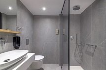Sun Beach Resort - Badbeispiel Doppelzimmer Deluxe seitl. Meerblick (Zimmercodierung DDN)