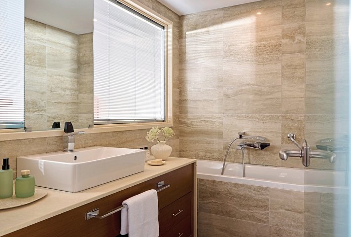 Boutique 5 Hotel & Spa - Badbeispiel (Zimmercodierungen JS1, JSN, JBN & DDM)