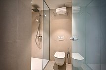 Valamar Carolina Hotel & Villas - Beispiel Bad Zimmer für 2 Meerseite (Zimmercodierungen DBC, DBM, DCM & TSC)