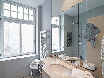 Ringhotel Strandblick - Beispiel Bad Doppelzimmer Meerseite (Zimmercodierungen DBC & D1C)