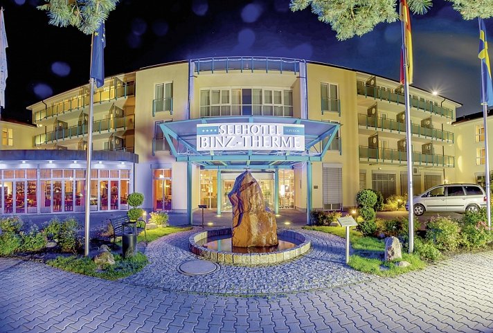 Dorint Seehotel Binz-Therme Binz/Rügen - Hotelansicht am Abend