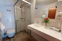 R&R Hotel Strandallee - Wohnbeispiel Doppelzimmer (Zimmercodierungen DB1 & DB2)