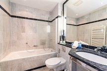 Aparthotel Seeschlösschen - Beispiel Bad Familienappartement (Zimmercodierung A2L)