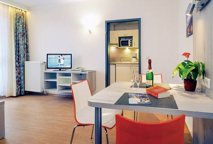 Kurhotel zu Heringsdorf - Wohnbeispiel App. 2 Räume Balkon 40 qm (Zimmercodierungen AB1 & AB2)