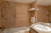 Blend Elphistone Resort - Beispiel Bad Doppelzimmer Superior (Zimmercodierungen DSG, DSP & DSM)