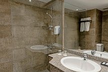 Blend Elphistone Resort - Beispiel Bad Doppelzimmer Elphistone Deluxe (Zimmercodierung DD4)
