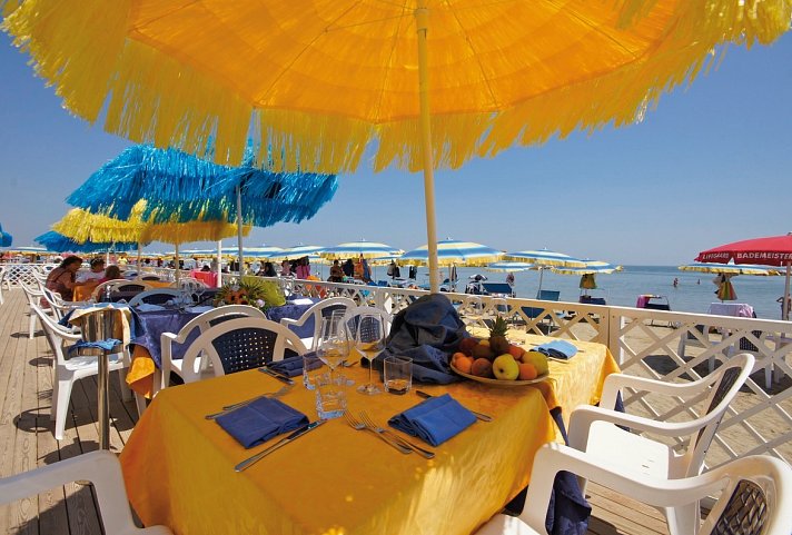 Club Hotel Bikini & Tropicana