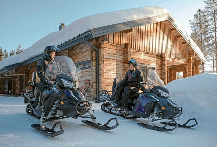 Winter-Auszeit im Sunday Morning Resort - Schneemobil-Safari