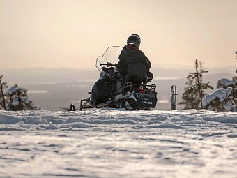 Winter-Auszeit im Sunday Morning Resort - Schneemobil-Safari