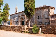 Wandern auf dem Jakobsweg – Die portugiesische Route - Kirche Santa Maria in Melide