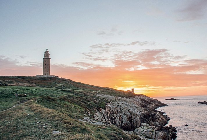 Das grüne Herz Galiciens: Kultur, Natur und Atlantikzauber - Herkulesturm in A Coruña